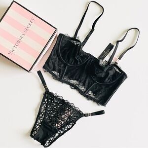 34B SMALL Victoria’s Secret black bra set